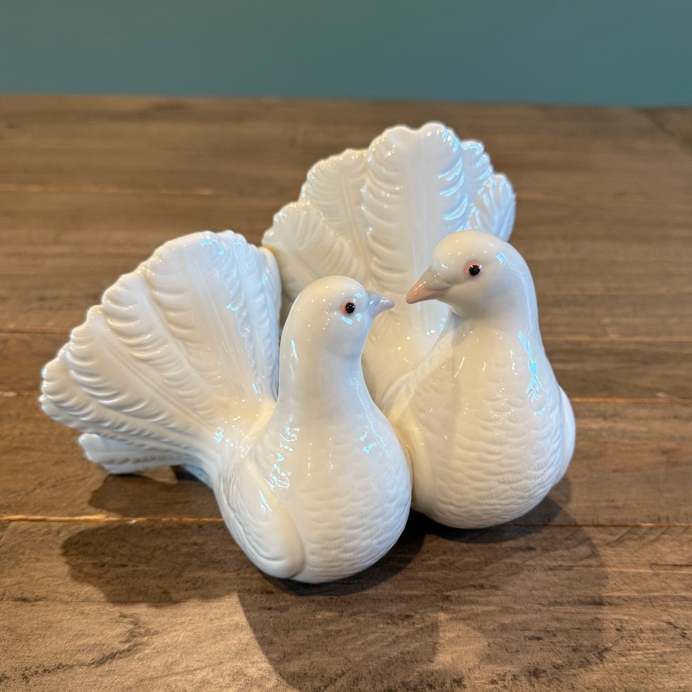 Lladro “Couple of Doves” #1169